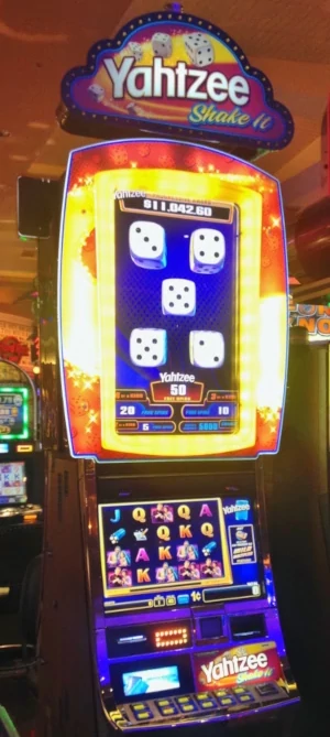 Yahtzee slot machine